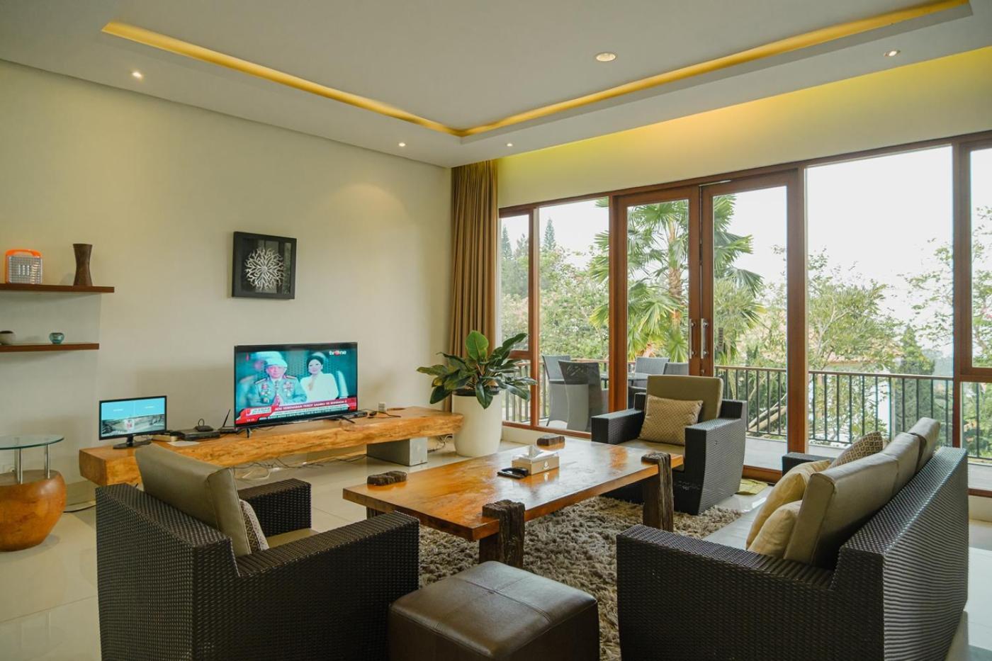 Oyama City View Villa 4 Bedrooms With A Private Swimming Pool Bandung Extérieur photo